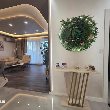 The Sunrise And The Sunset - Luxury 2br With Mineral Pool & Parking Апартаменти