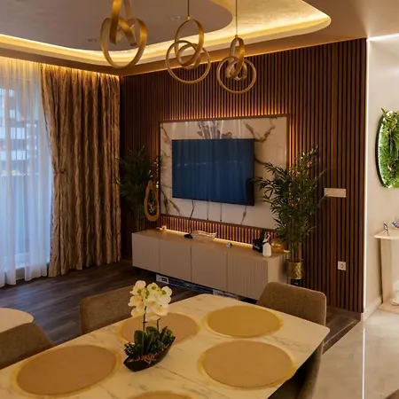 The Sunrise And The Sunset - Luxury 2br With Mineral Pool & Parking Апартаменти *