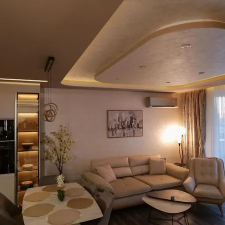 The Sunrise And The Sunset - Luxury 2br With Mineral Pool & Parking Апартаменти