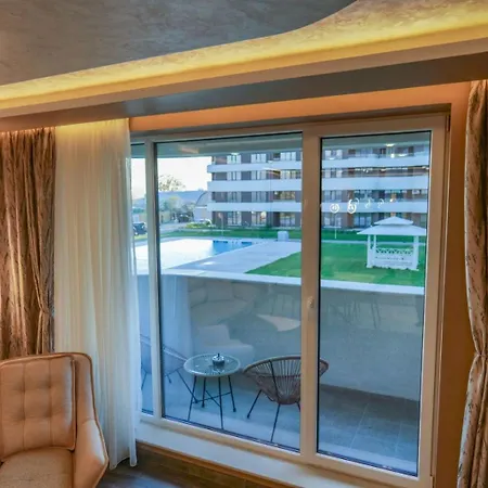 Апартаменти The Sunrise And The Sunset - Luxury 2br With Mineral Pool & Parking