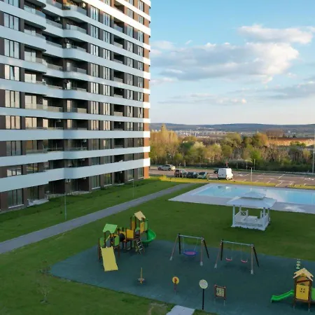 Апартаменти The Sunrise And The Sunset - Luxury 2br With Mineral Pool & Parking *