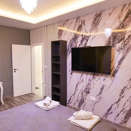 The Sunrise And The Sunset - Luxury 2br With Mineral Pool & Parking Апартаменти *