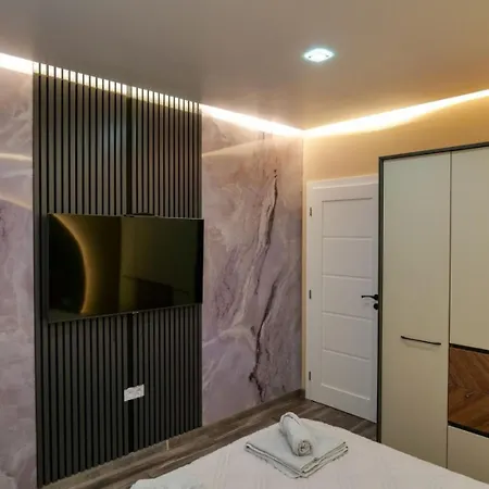 The Sunrise And The Sunset - Luxury 2br With Mineral Pool & Parking Апартаменти *