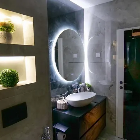 The Sunrise And The Sunset - Luxury 2br With Mineral Pool & Parking * Варна