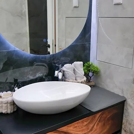 The Sunrise And The Sunset - Luxury 2br With Mineral Pool & Parking Апартаменти Варна