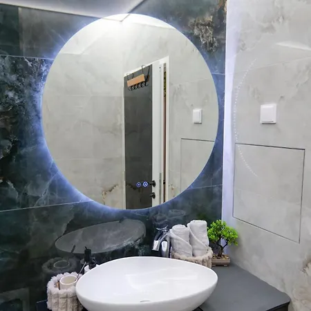 The Sunrise And The Sunset - Luxury 2br With Mineral Pool & Parking * Варна