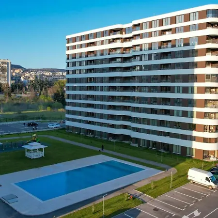 The Sunrise And The Sunset - Luxury 2br With Mineral Pool & Parking *