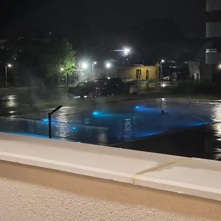 Апартаменти The Sunrise And The Sunset - Luxury 2br With Mineral Pool & Parking
